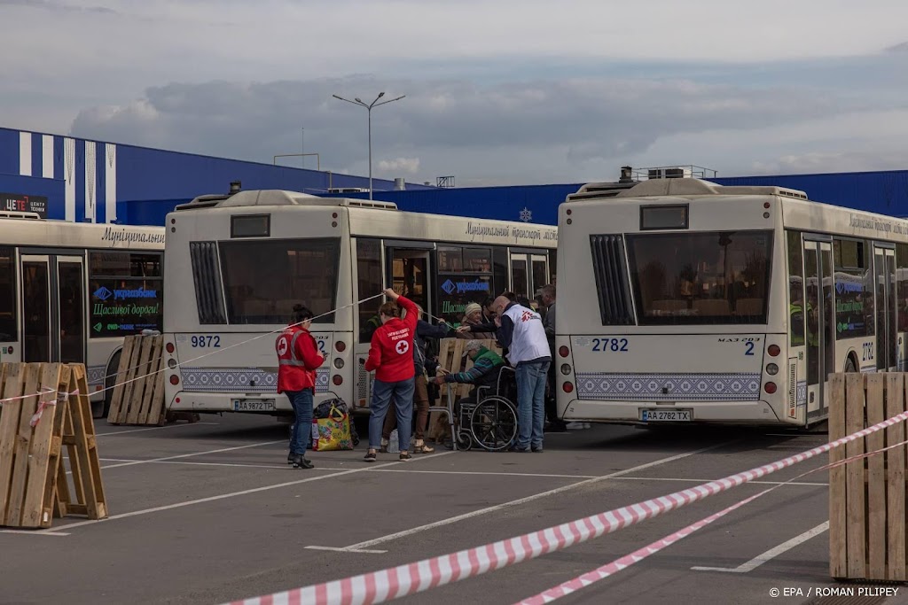 Vijftig burgers geëvacueerd uit Azovstal-complex in Marioepol