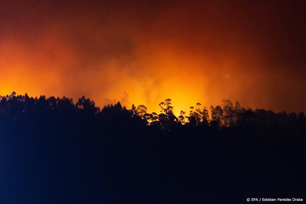 Duizenden Canadezen geëvacueerd door bosbranden en overstromingen