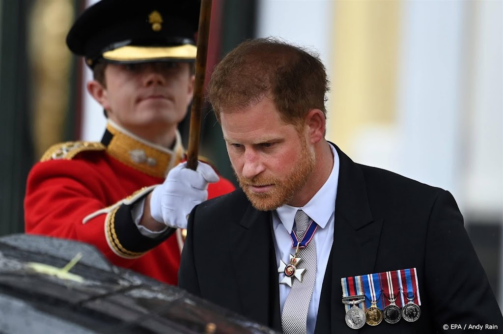 The Sun: prins Harry uur na kroning Charles onderweg naar VS