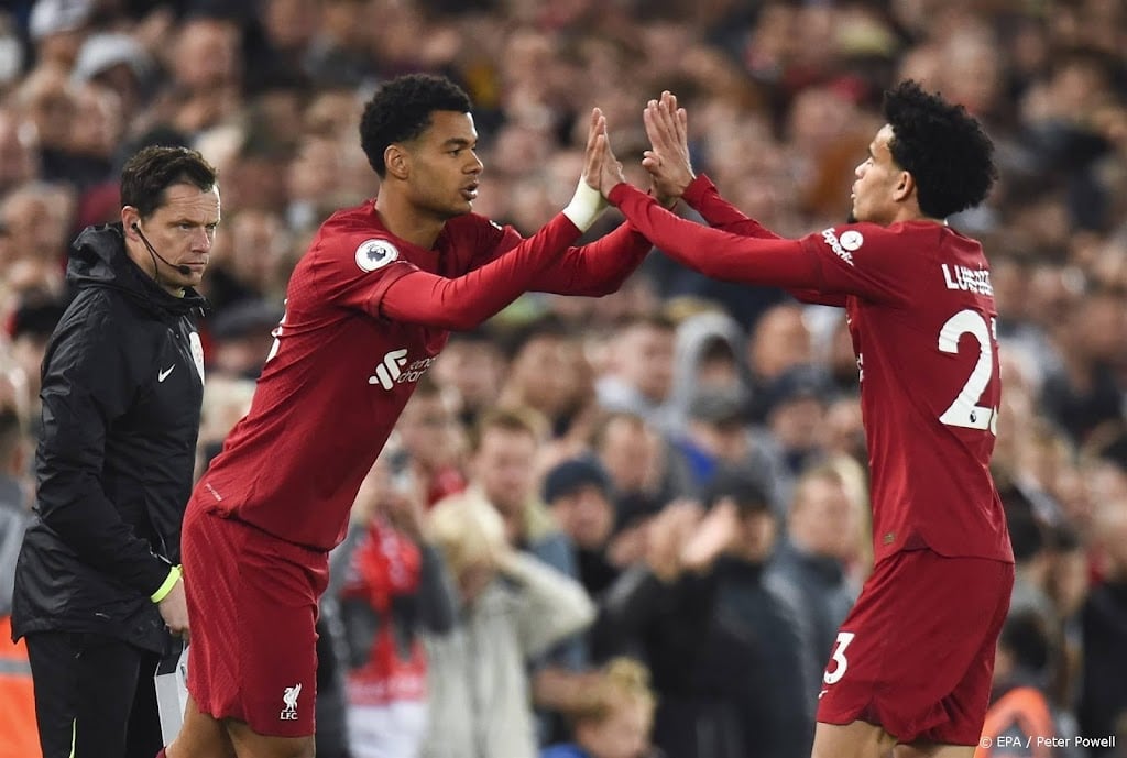 Liverpool wint en verhoogt druk op Manchester United