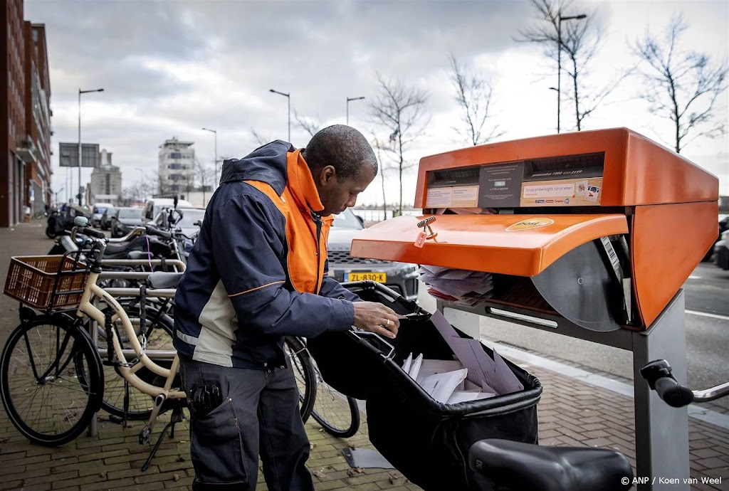 PostNL kondigt tussentijdse verhoging postzegelprijs aan 