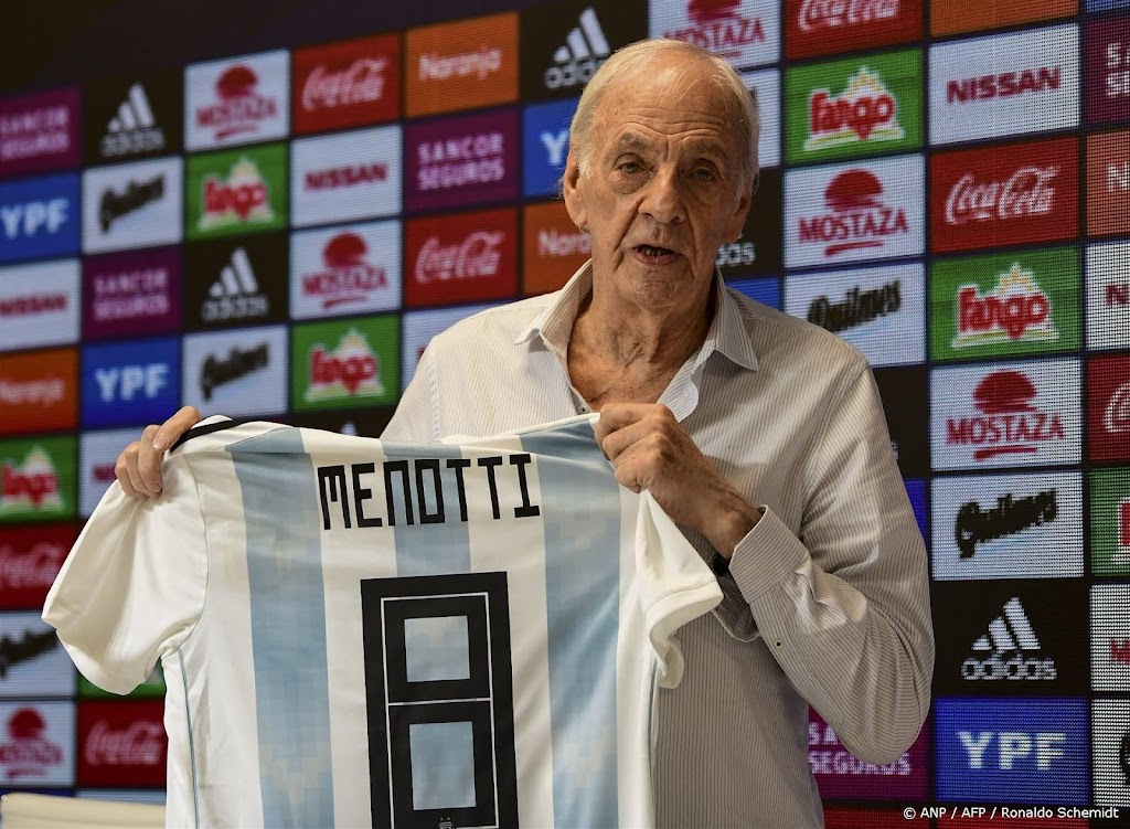 Messi en FIFA-baas Infantino eren overleden bondscoach Menotti