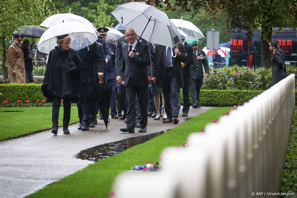 4 meicomités zien rustigere herdenkingen door regen