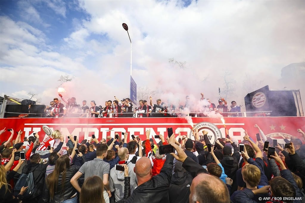 Gemeente: Stadhuisplein Eindhoven vol voor huldiging PSV