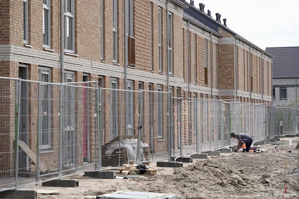 Aedes: 140 corporaties schrappen investeringen na huurbevriezing