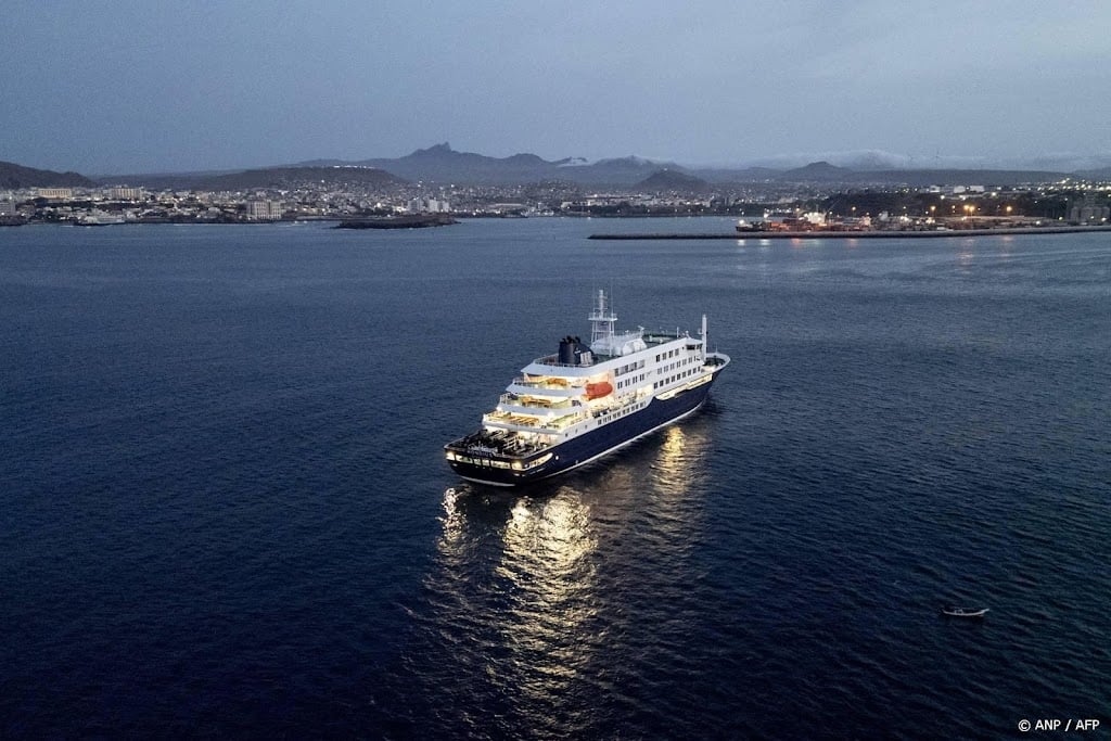 Opvarenden Hondius na aankomst Tenerife door naar hun thuisland
