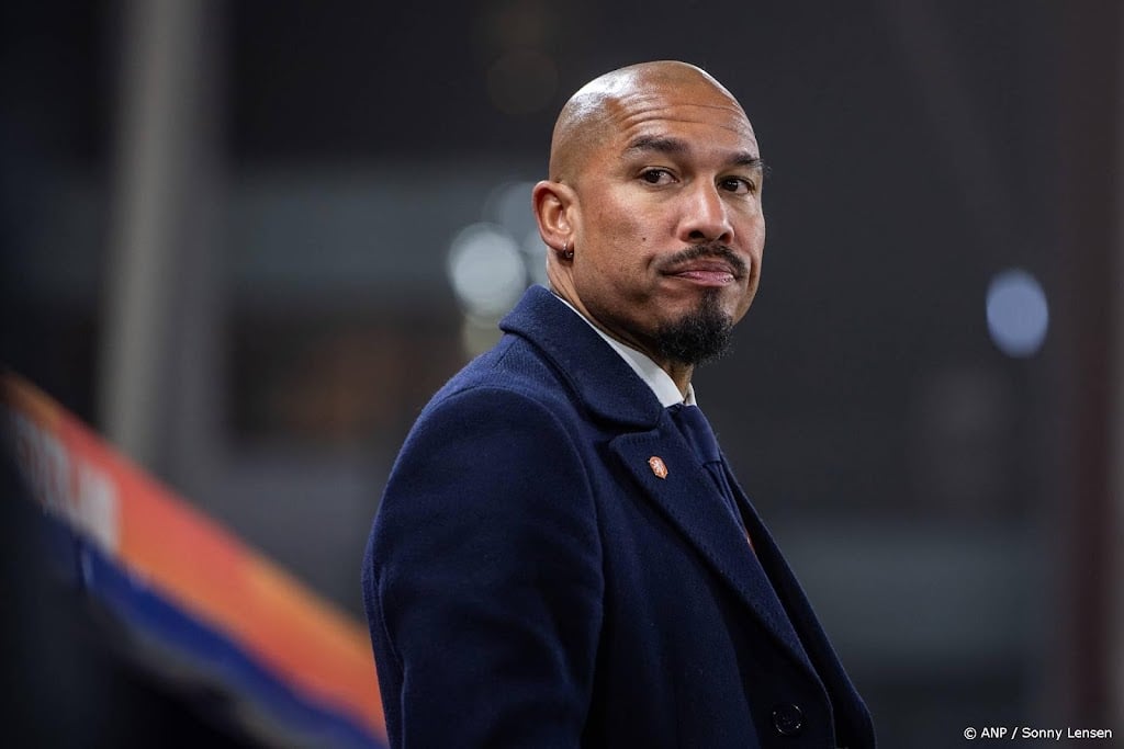 De Jong wil nog vier jaar door als directeur topvoetbal bij KNVB