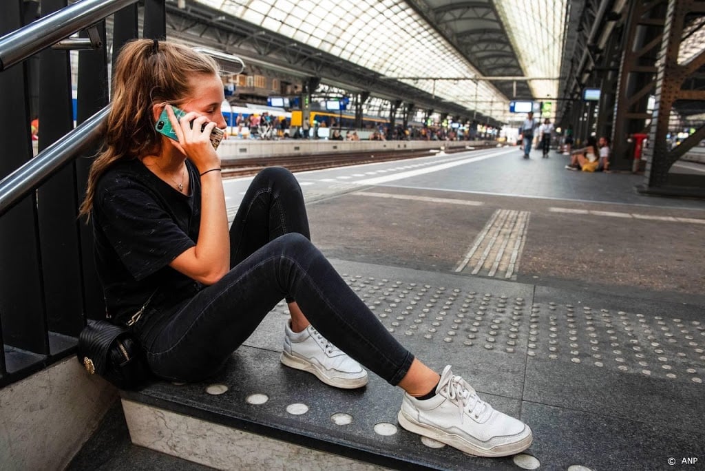 'Helft jongeren voelt zich buitenspel gezet in coronacrisis'