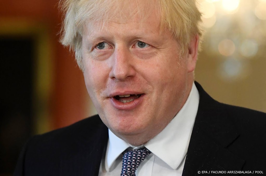Britse premier wil komende anderhalf jaar hele mensheid inenten