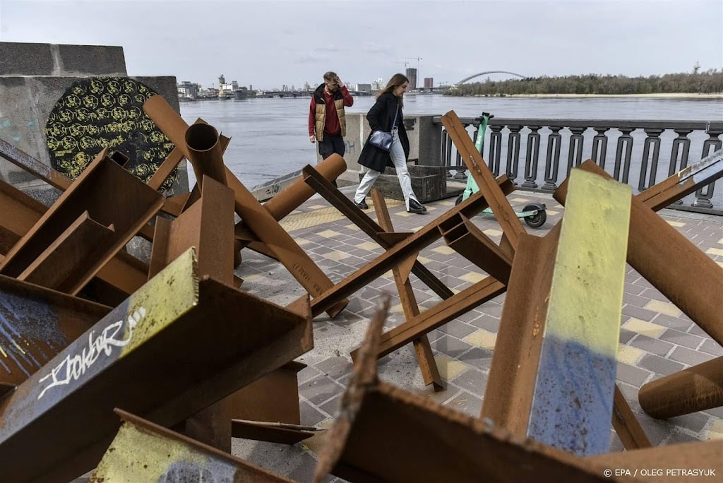 Russen: dam in rivier stort verder in, vloed onbeheersbaar