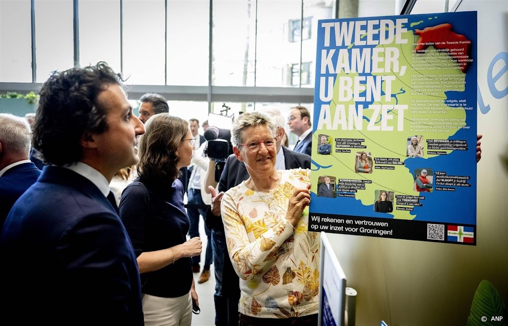 Tientallen Groningers aangekomen in Den Haag voor debat 