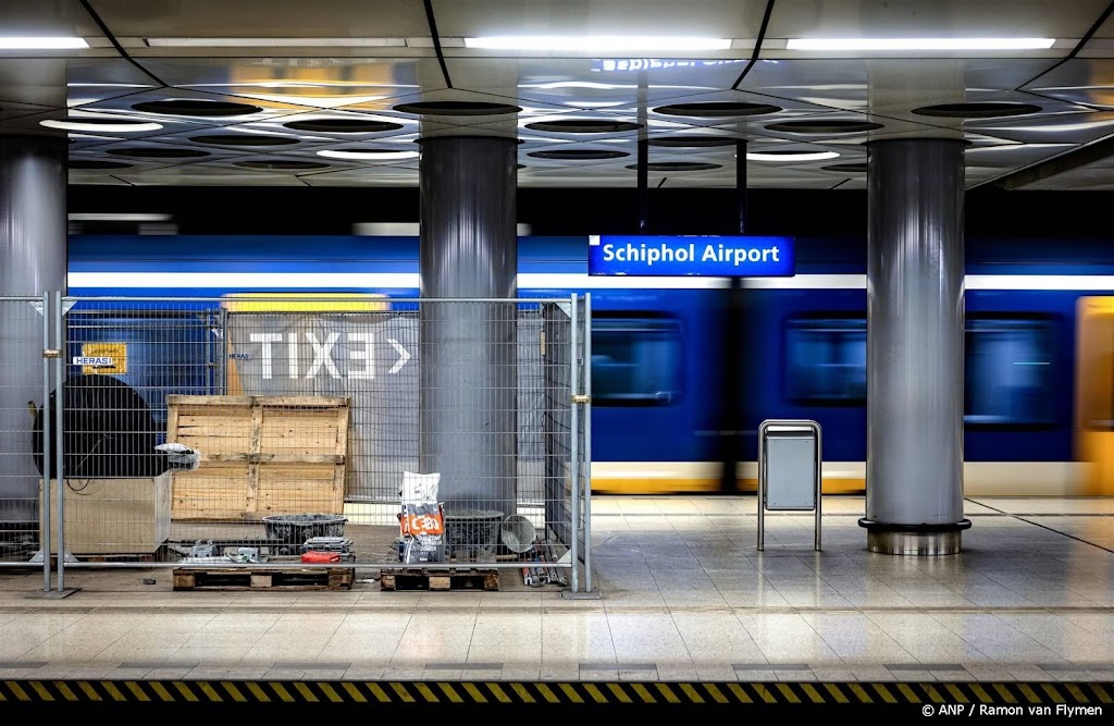 Veel minder treinen rond Schiphol door kapotte bovenleiding
