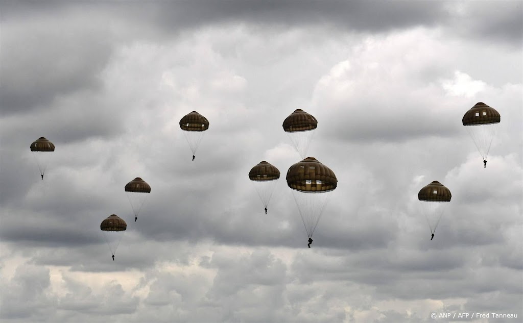 Britse parachutisten moeten paspoort laten zien na D-daylanding
