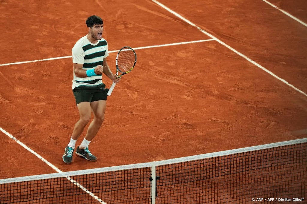 Alcaraz opnieuw in finale Roland Garros na opgave Musetti