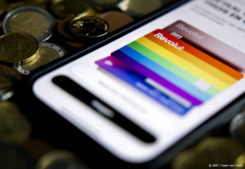 Onlinebank Revolut gaat telefoonabonnementen aanbieden