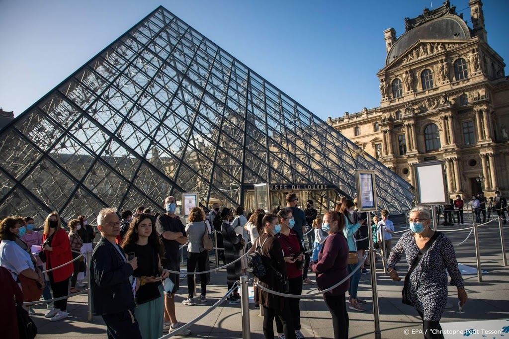Populairste museum ter wereld, Louvre in Parijs, weer geopend