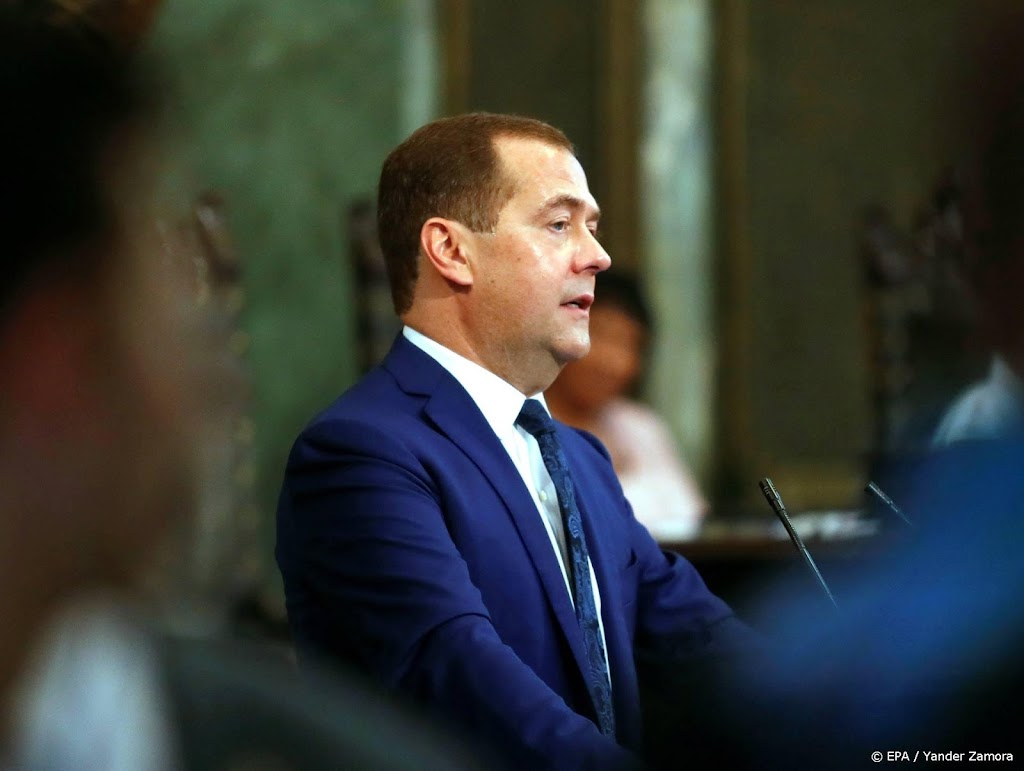 Medvedev zinspeelt op nucleaire oorlog
