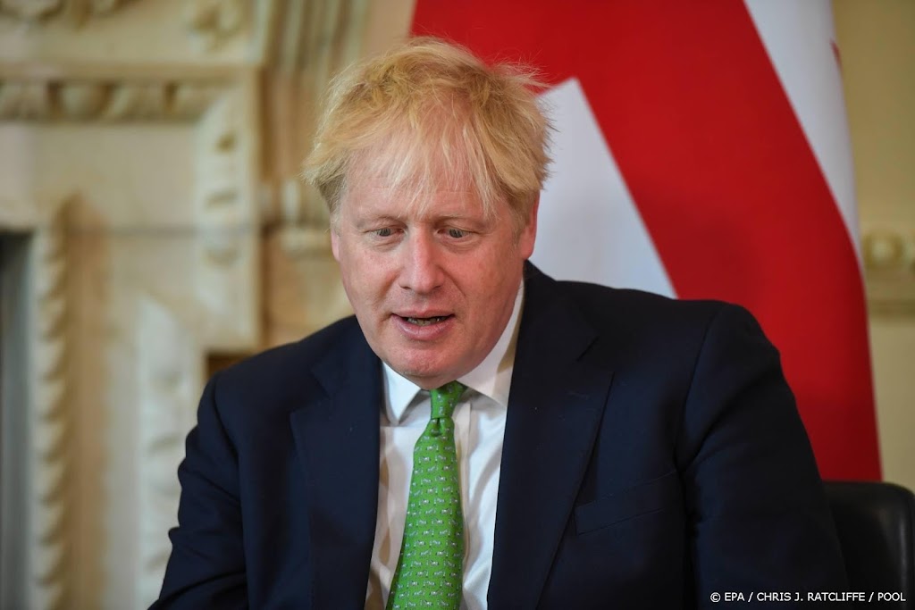 Britse ministers manen Johnson te vertrekken
