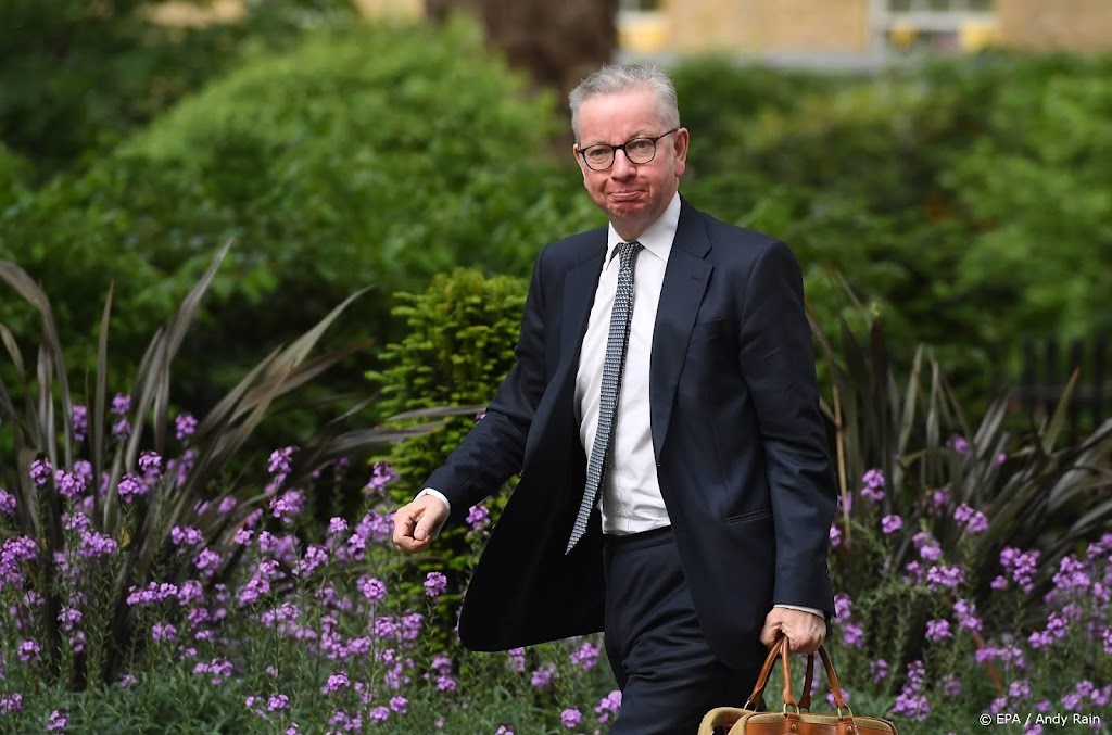 Johnson ontslaat minister Gove, meerdere bewindslieden stappen op