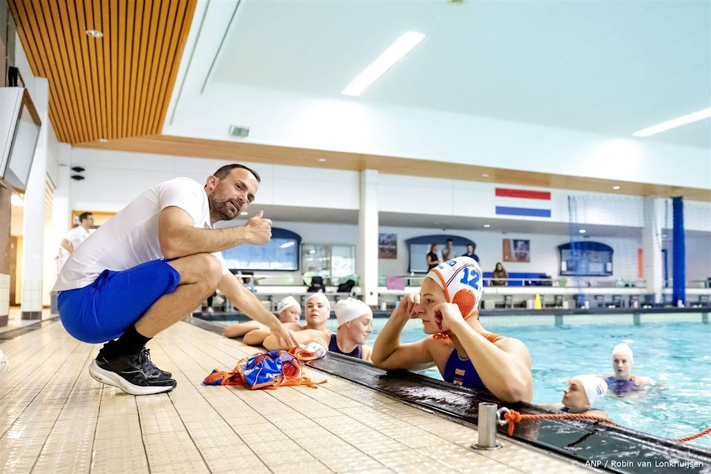 Bondscoach waterpolosters vreest overbelasting in olympisch jaar