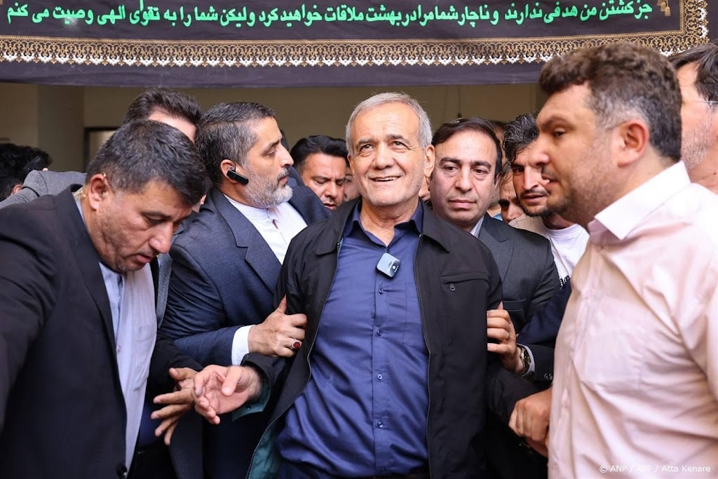 Hervormingsgezinde Pezeshkian wint presidentsverkiezingen Iran 