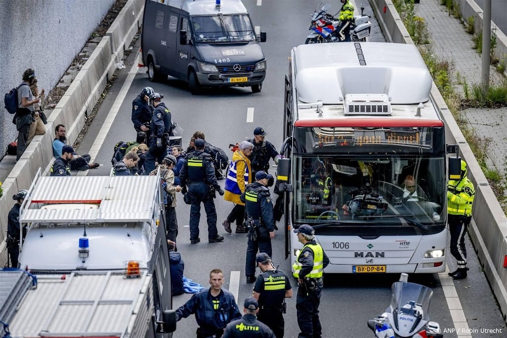 Activisten XR blokkeren deel A12 