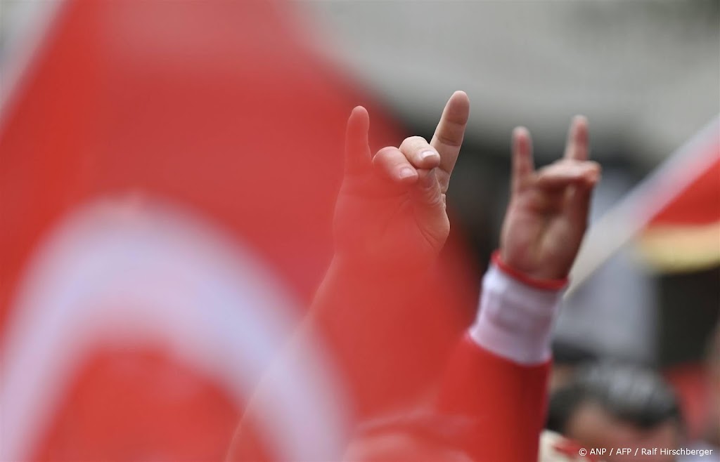 Berlijnse politie beëindigt optocht Turkse supporters