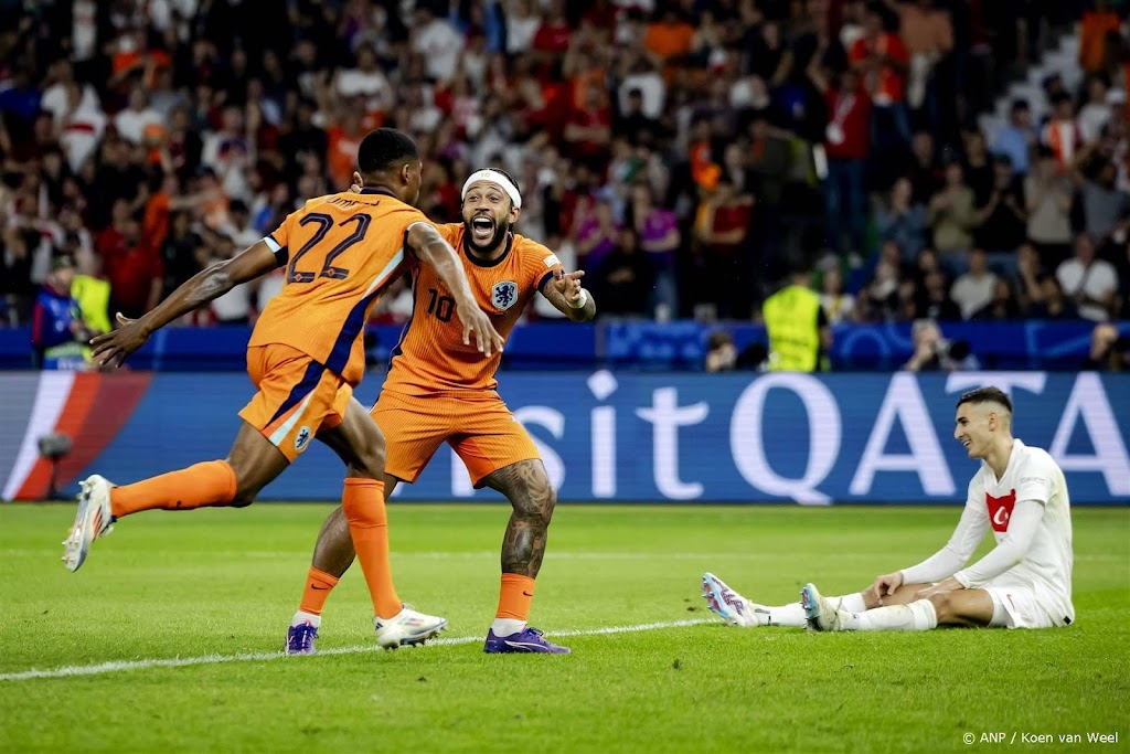 Oranje staat na twintig jaar weer in halve finale van EK