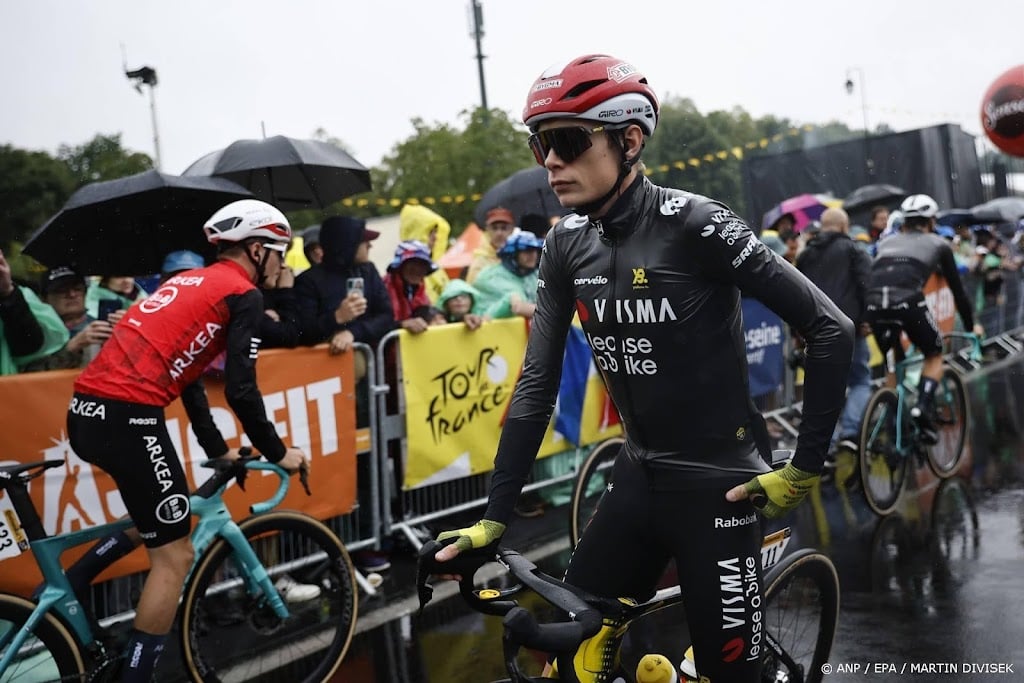 Tourpeloton met vertraging begonnen aan tweede etappe