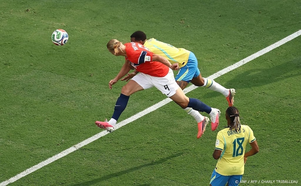 Haaland kopt en schiet Noren langs Brazilië op WK voetbal 