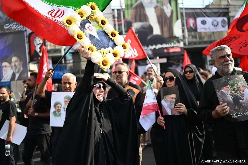 Begrafenisstoet Ali Khamenei van start gegaan in Teheran