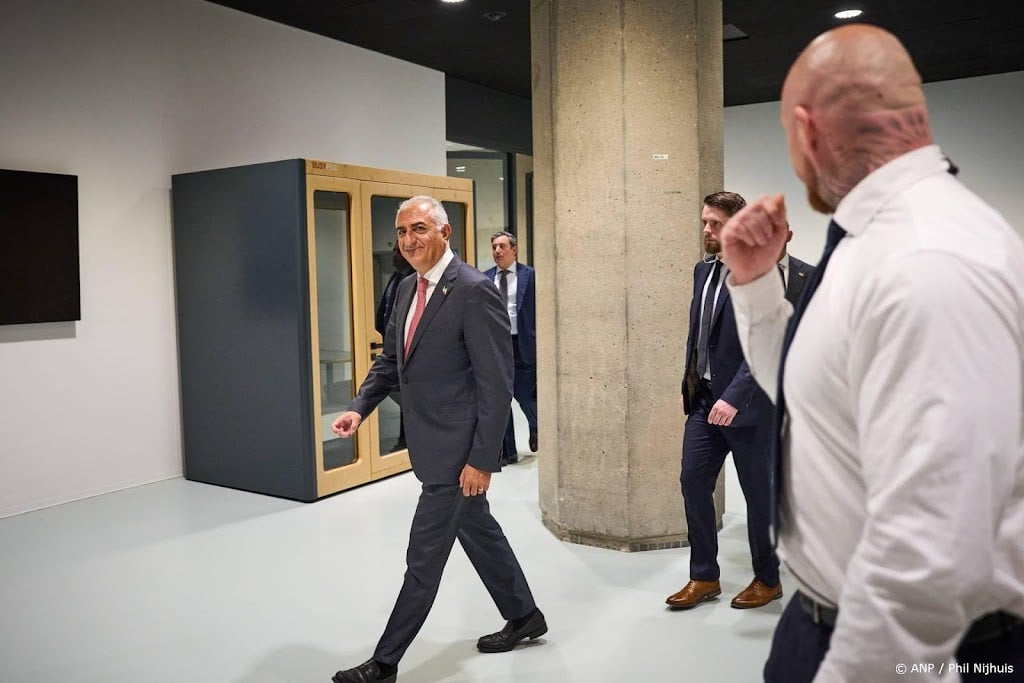 Iraanse oppositieleden bij Tweede Kamer kritisch op zoon van sjah