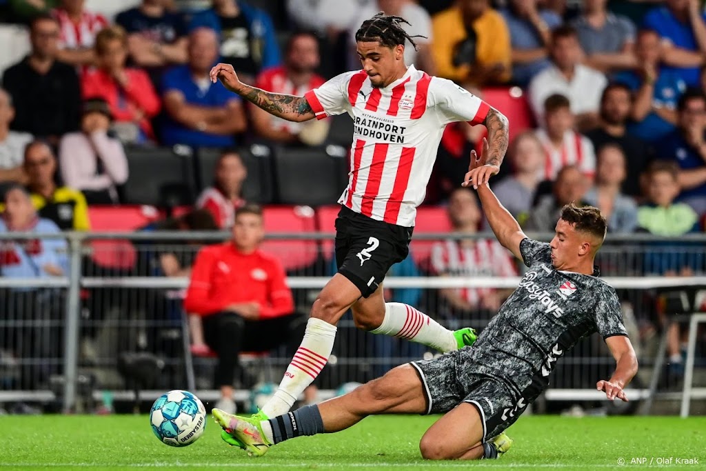 PSV wint en verspeelt weinig energie tegen Emmen