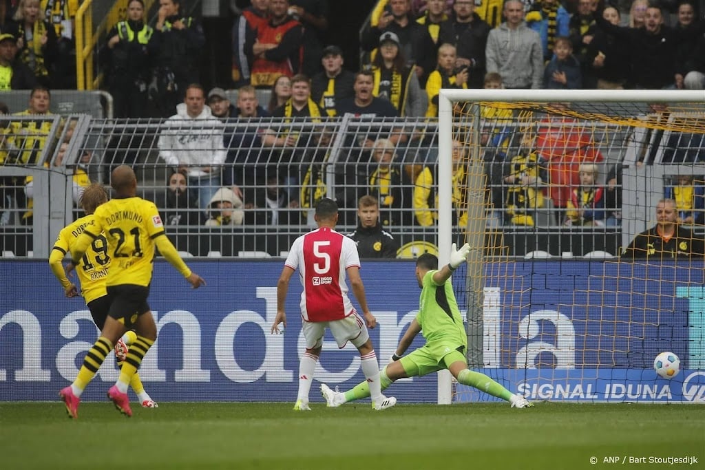 Ajax heeft de selectie nog niet op orde en verliest in Dortmund