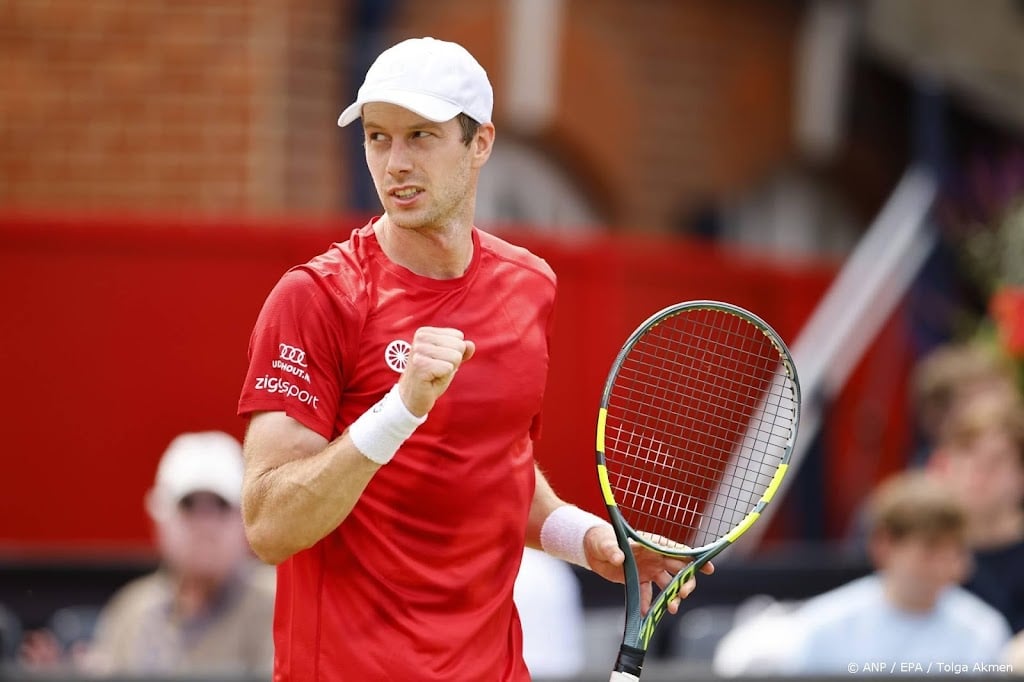 Van de Zandschulp wint in Montreal verrassend van Medvedev 