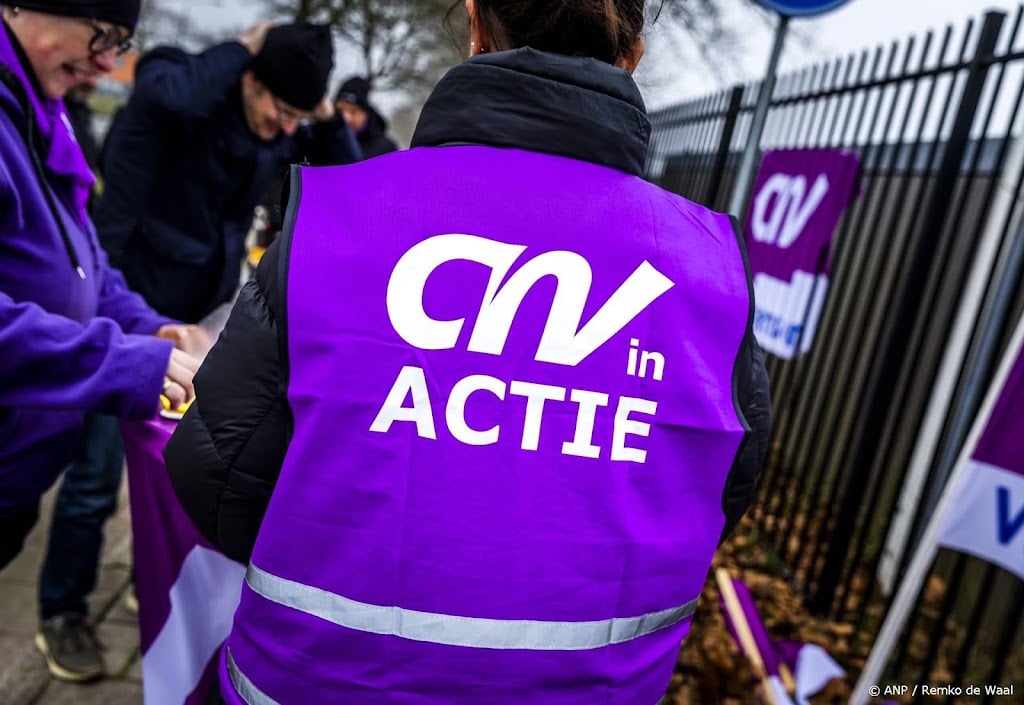 CNV sluit zich aan bij FNV met stakingsacties tegen bezuinigingen