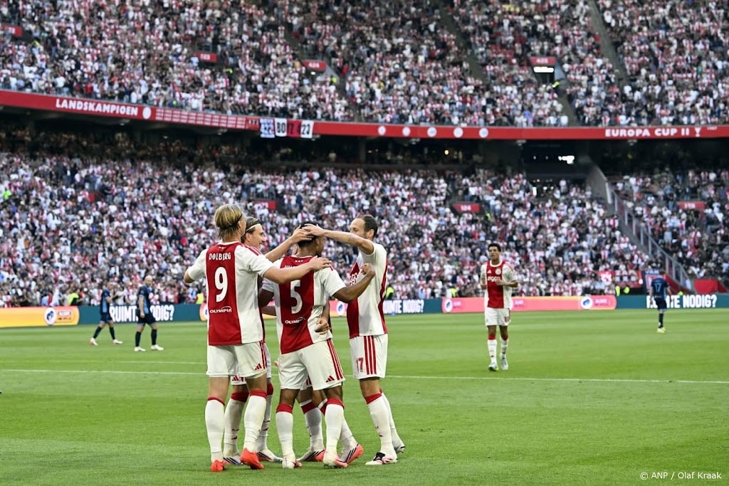 Ajax verslaat Shelbourne, maar laat veel kansen liggen