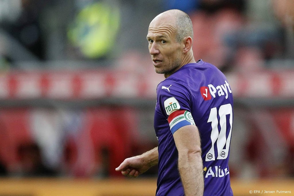 Robben ontvangt Eredivisie-oeuvreprijs