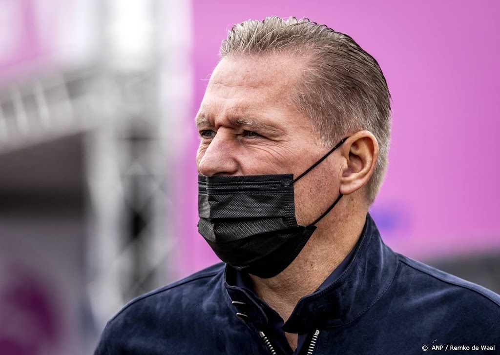 Jos Verstappen tijdens zegerace Max op Zandvoort naar ziekenhuis