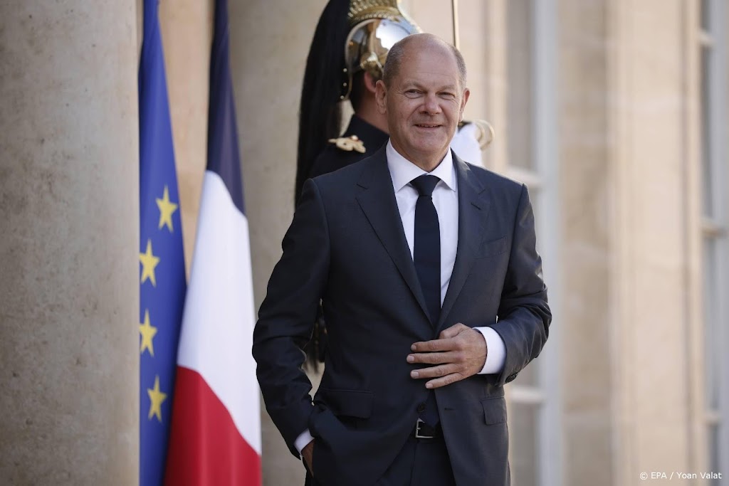SPD-kandidaat Scholz spreekt Macron in Parijs