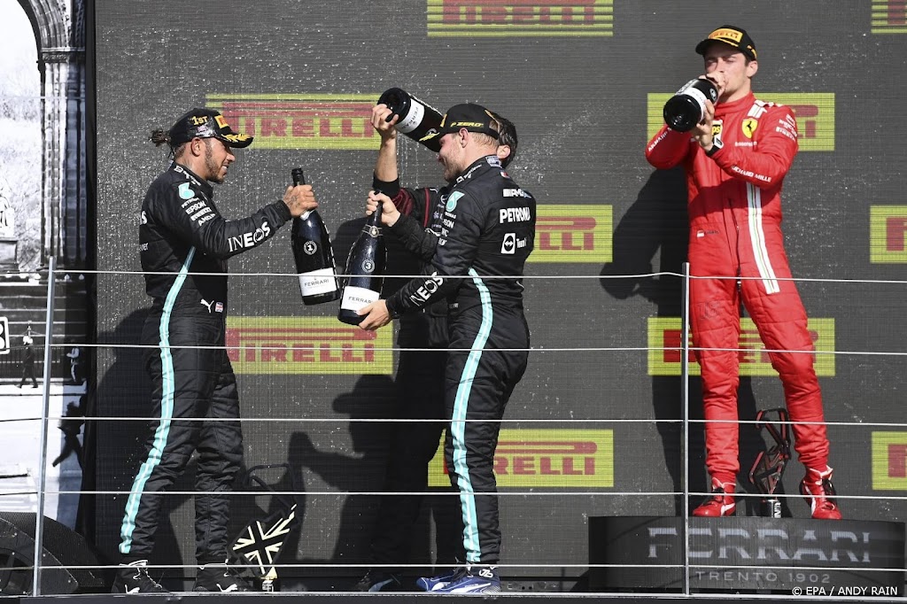 F1-coureur Hamilton roemt Bottas als zijn beste teamgenoot 