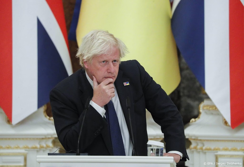 Boris Johnson dient ontslag in bij koningin Elizabeth