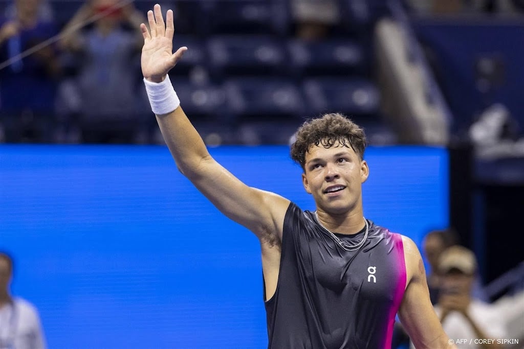 Ongeplaatste Ben Shelton treft Djokovic in halve finale US Open