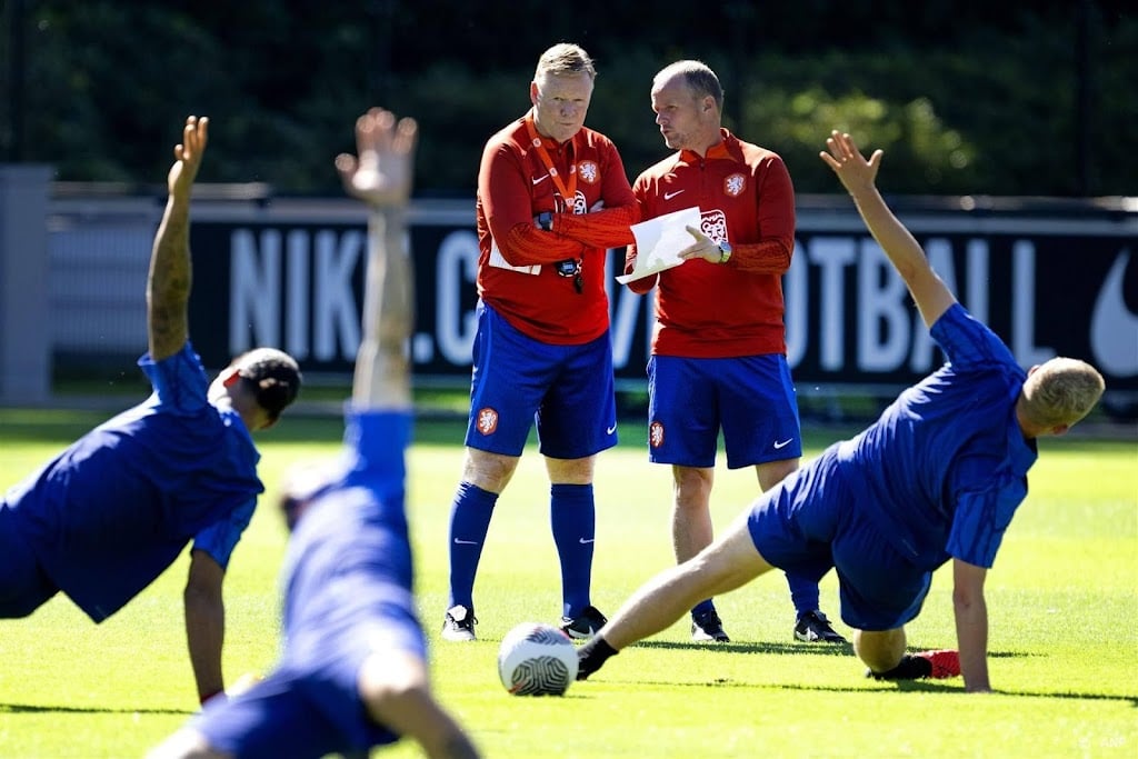 Koeman spreekt uitvoerig met keepers voor training Oranje