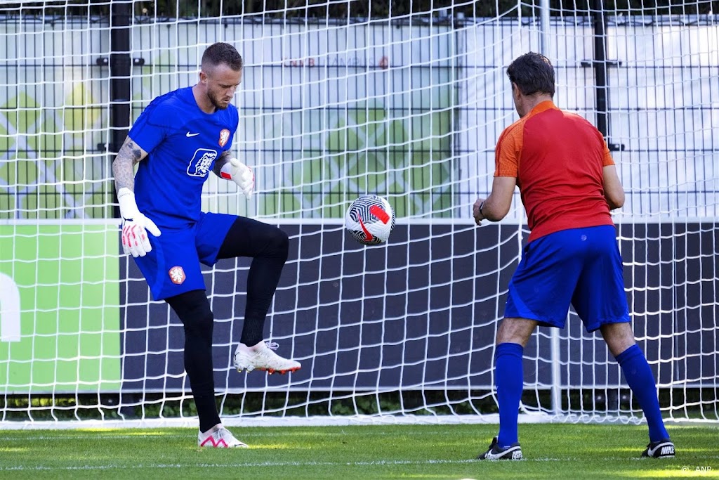 Koeman kiest tegen Griekenland voor Flekken als doelman
