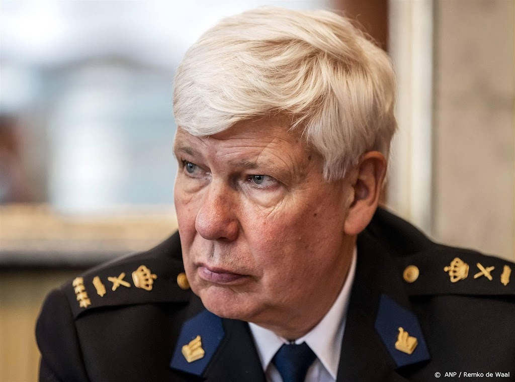 Korpschef Henk van Essen vertrekt begin volgend jaar 