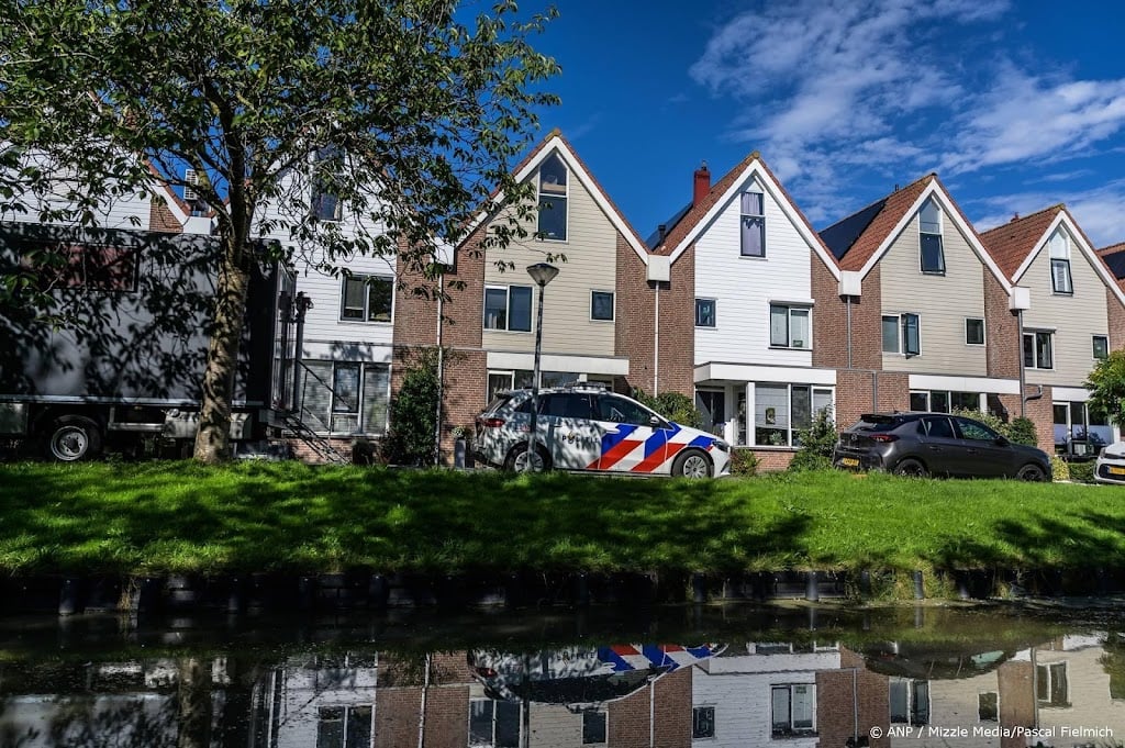 Vrouw (65) dood gevonden in Middenbeemster, man (29) aangehouden