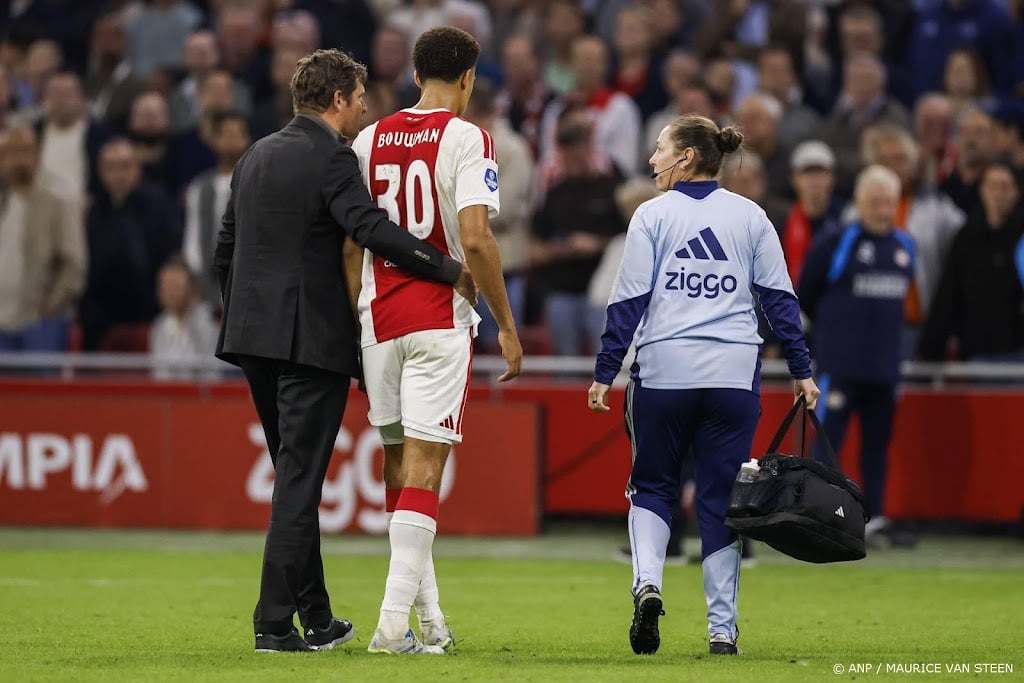 Ajax zeker een maand zonder Bouwman na charge Van Bommel