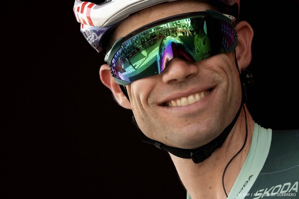 Van Aert sprint in Córdoba naar tweede etappezege in Vuelta