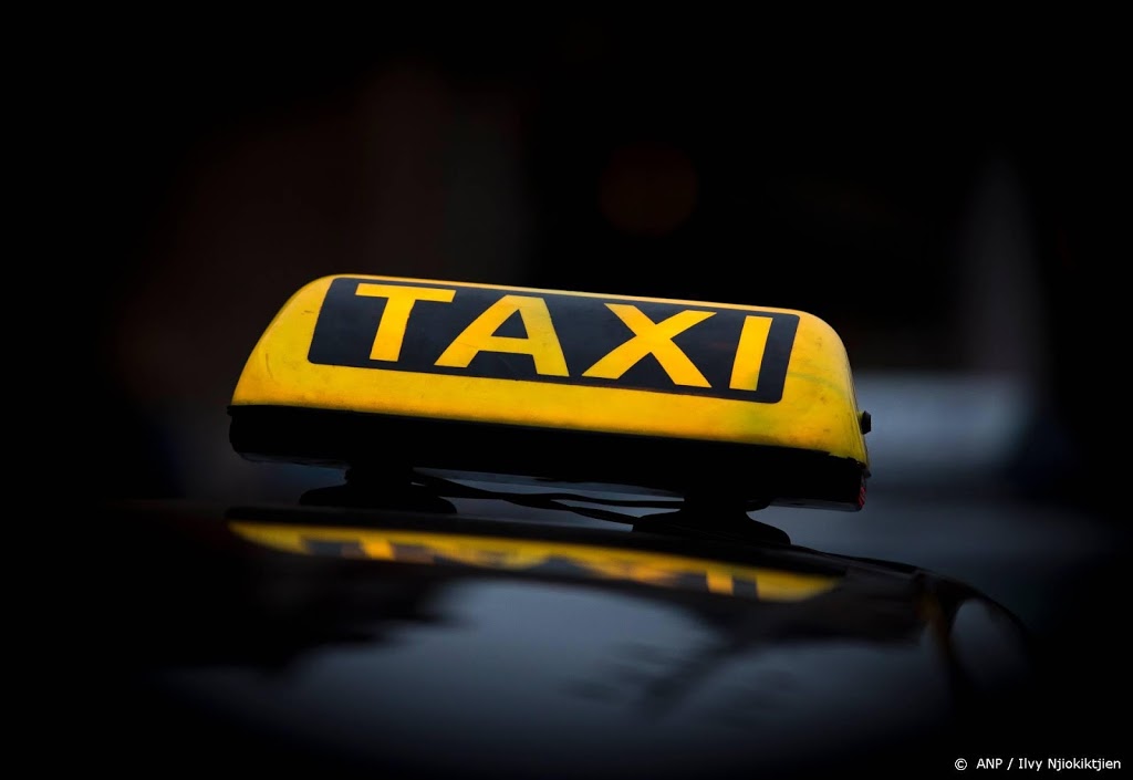 Iets meer loon voor taxichauffeurs ondanks crisis